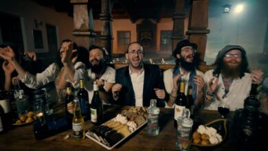 צפו: פיני איינהורן מארח את להקת 'שלעפן נחת' באוקראינה