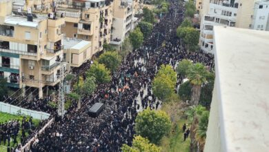 שידור חי: הלווית מרן שר התורה הגר"ח קנייבסקי